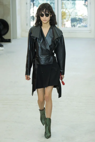 Look 28